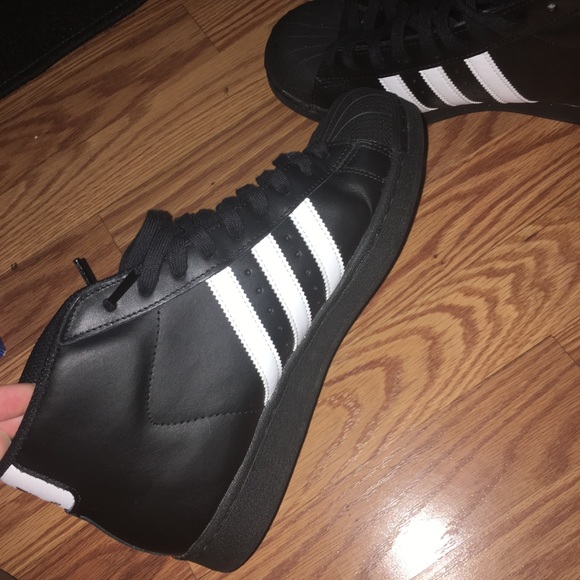 Adidas high tops - Picture 2 of 6